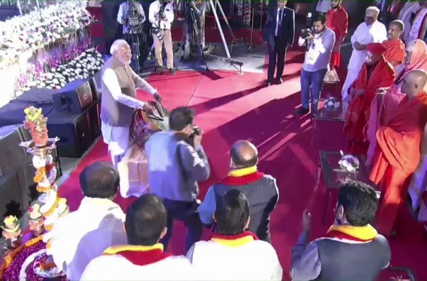  मोदी ने कहा कि पौराणिक काल से भारत में कर्नाटक की भूमिका तो हनुमान की रही है।