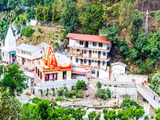  आस्था व चमत्कार के विश्व विख्यात तीर्थ स्थल ‘श्री कैची धाम’ की बढती महिमा