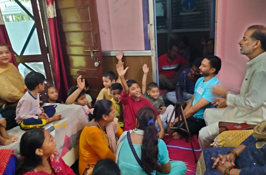  उत्कर्ष पहुंच रहा है घर घर