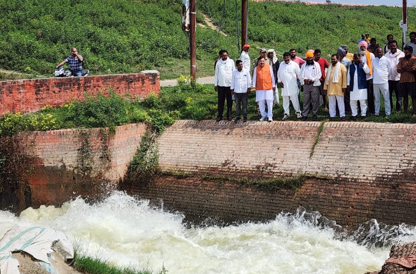  पूर्व विधायक राजेश शुक्ला के हस्तक्षेप से धौरा जलाशय से छोड़ा गया पानी, ग्रामीणों ने जताया आभार