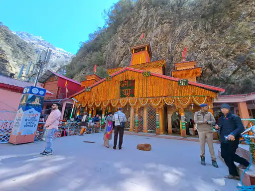  गंगोत्री और यमुनोत्री धाम के कपाट खुलने के साथ शुरू हुई चार धाम यात्रा