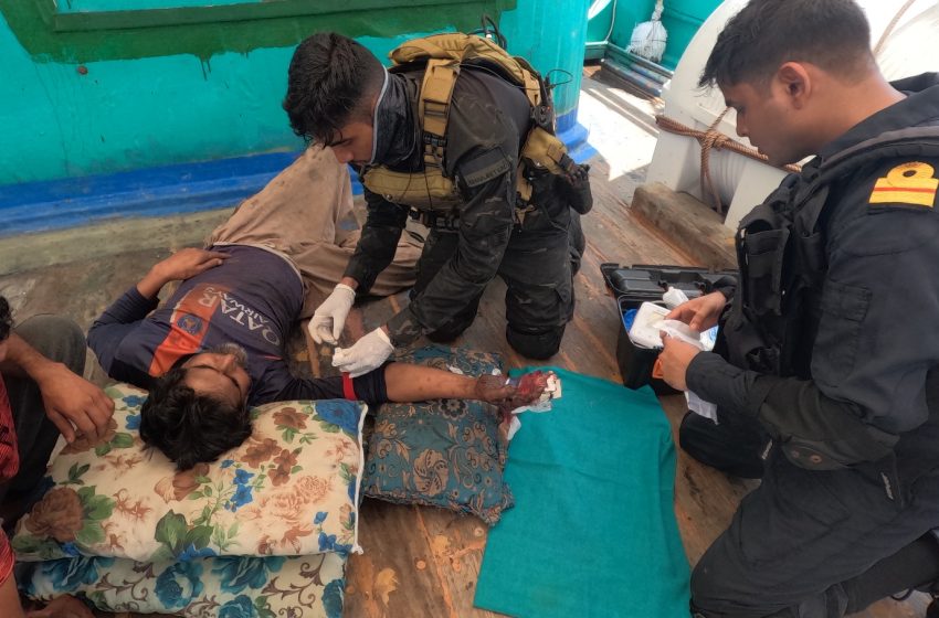 आईएनएस त्रिकंद ने मध्य अरब सागर में महत्वपूर्ण चिकित्सा सहायता प्रदान की