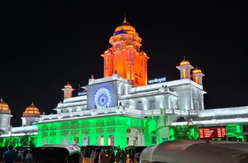  वीर सैनिकों के सम्मान में जगमगाए देश भर के रेलवे स्टेशन