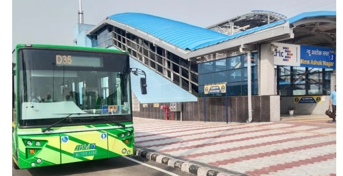  नमो भारत स्टेशनों पर लास्ट माइल कनेक्टिविटी प्रदान कर रहीं इलेक्ट्रिक एसी बसें, न्यू अशोक नगर और आनंद विहार पर है सुविधा