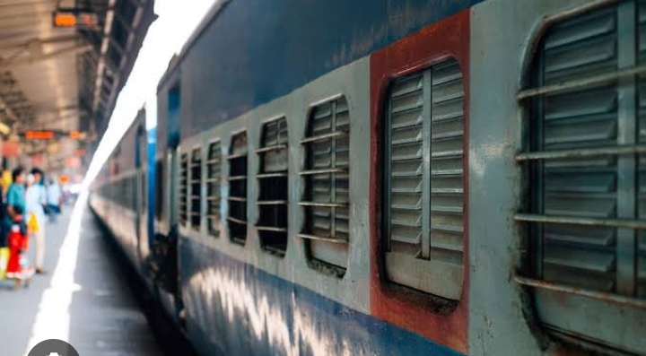  रेल मंत्री ने की समीक्षा, दिया निर्देश – लोगों की आवश्यकताओं को ध्यान में रखकर हो विशेष गाड़ियों का परिचालन