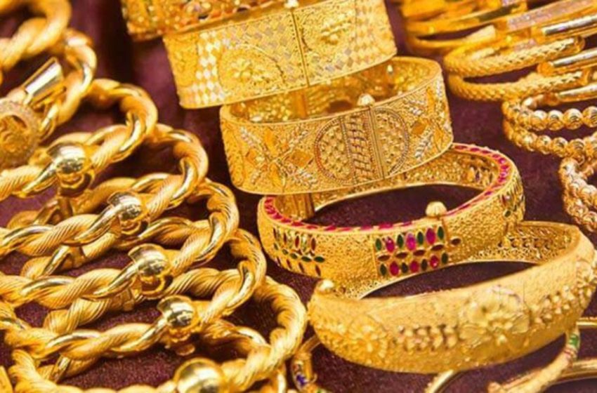  सोने की चमक हुई फीकी, कीमत में गिरावट से ग्राहक खुश