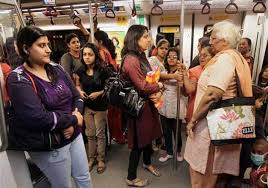  दिल्ली मेट्रो में अगर पुरुष यात्री अगर भूलकर भी करेंगे ऐसी गलती तो लगेगा जुर्माना