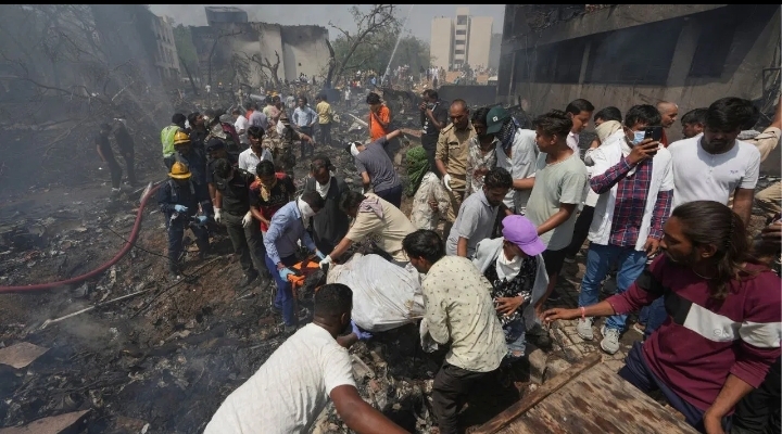 प्लेन क्रैश में मेडिकल छात्रों समेत 280 की मौत, बोइंग 787 मेडिकल कॉलेज हॉस्टल के लिए बना पेट्रोल बम