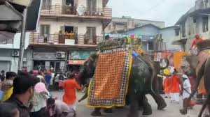  अहमदाबाद में रथ यात्रा के दौरान बेकाबू हाथी ने मचाया उत्पात, बैरिकेड तोड़कर गली में घुसा