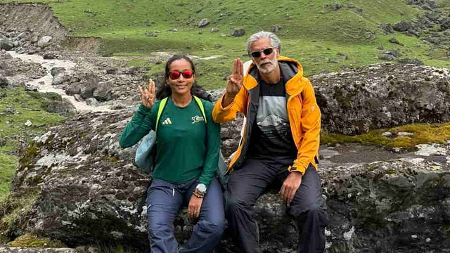  केदारनाथ धाम पहुंचे फिल्म अभिनेता मिलिंद सोमन, पत्नी के साथ किए बाबा केदार के दर्शन