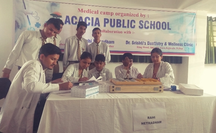  अकेशिया पब्लिक स्कूल में छात्रों के लिए “स्वास्थ्य जाँच शिविर लगा