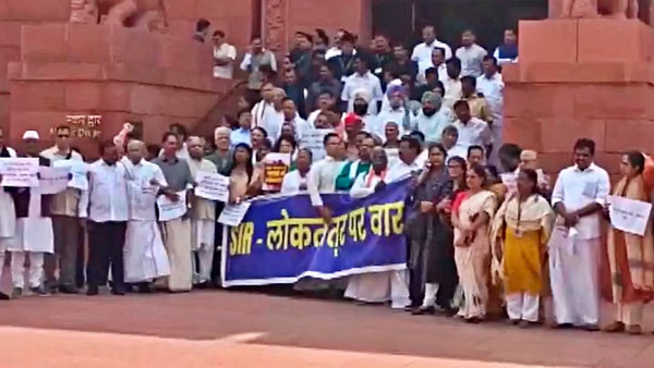  लोकसभा की कार्यवाही स्थगित, राज्यसभा में विपक्ष की नारेबाजी