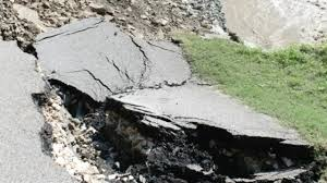  भीषण बारिश से उत्तराखंड में सड़कें धंसीं, चार धाम यात्रा बाधित, 55 लोग अब भी लापता