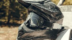  जानिए हेलमेट को सही तरीके से साफ करने का आसान तरीका, बदबू भी होगी दूर