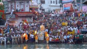  पितृ विसर्जन अमावस्या पर हरिद्वार में उमड़ी भीड़, असम के सीएम ने की पूजा