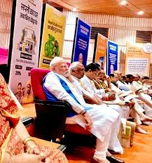  भाजपा की कार्यशाला : अंतिम पंक्ति में बैठे पीएम, जीएसटी सुधारों के लिए किया सम्मानित