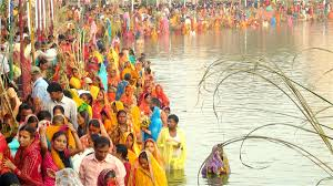 उगते सूरज को दिया अर्घ्य, पीएम मोदी ने दीया छठ व्रतियों को शुभकामनाएं