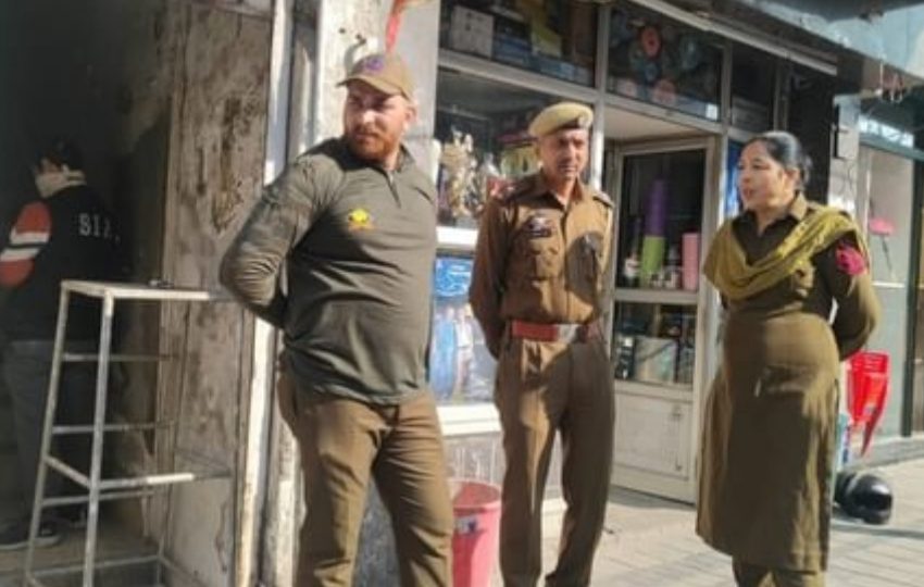  जम्मू में अंग्रेजी अखबार के दफ्तर में छापेमारी, एके 47 और पिस्टल के राउंड बरामद