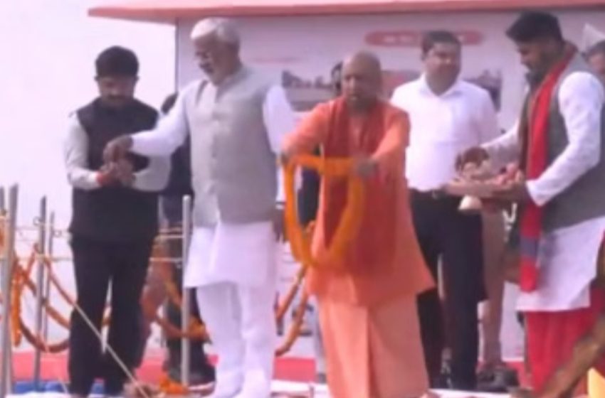  संगम नगरी पहुंचे सीएम योगी, गंगा पूजन कर मांगी प्रदेश के खुशहाली की दुआ