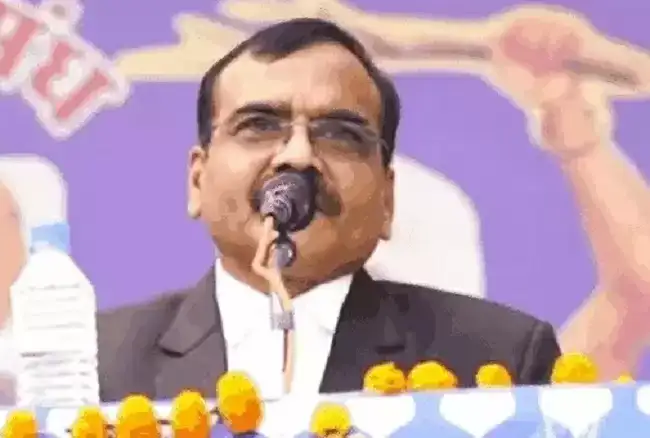  आईएएस के ब्राह्मण बेटियों को लेकर विवादित बयान से देश भर में हंगामा