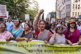  पश्चिम बंगाल में बीएलओ का विरोध प्रदर्शन, निर्वाचन आयोग के दफ्तर पर हंगामा  