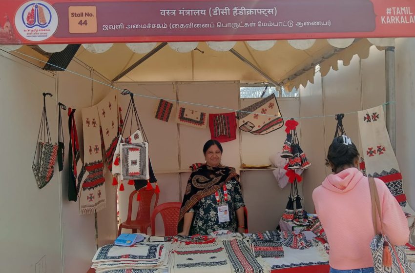  जनजातीय कला का उत्सव: काशी में प्रदर्शित हुई नीलगिरि की सदियों पुरानी टोडा कढ़ाई