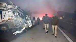  मथुरा यमुना एक्सप्रेस-वे हादस में मरने वालों की संख्या 13 हुई, 66 झुलसे