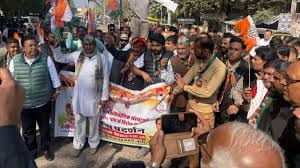  कांग्रेस का नेशनल हेराल्ड मामले पर प्रदर्शन, अजय राय बोले-तानाशाही हम बर्दाश्त नहीं करेंगे