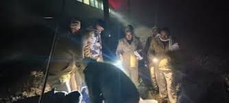  देर रात ट्रेन से कटकर प्रेमिका ने दी जान, पेड़ से लटका मिला प्रेमी का शव