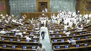  विपक्ष के हंगामे के बीच संसद की कार्यवाहीं पूरे दिन के लिए स्थगित