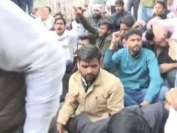  UGC पर सुप्रीम कोर्ट के फैसले के बाद दिल्ली यूनिवर्सिटी की सड़कों पर छात्र