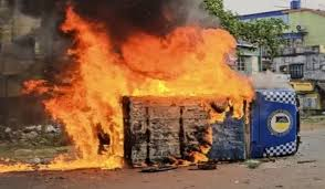  मुर्शिदाबाद में भड़की हिंसा, NH-12 और रेल मार्ग जाम