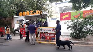  नोएडा में स्कूलों को बम से उड़ाने की धमकी, अफरा-तफरी के बीच जांच में जुटी पुलिस