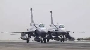  वायुसेना ने दिखाया पराक्रम, फाइटर जेट ने एयरशो में किया दमदार प्रदर्शन