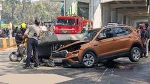  मुंबई में गिरा निर्माणाधीन मेट्रो का पिलर; कई घायल