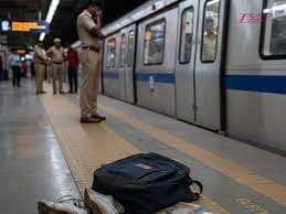  मेट्रो ट्रेन के सामने 12वीं कक्षा के छात्र ने लगाई छलांग, इकलौते बेटे ने की आत्महत्या