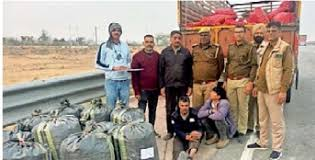  देश को दहलाने की साजिश नाकाम! ट्रक में प्याज की बोरियों के नीचे से भारी विस्फोटक बरामद