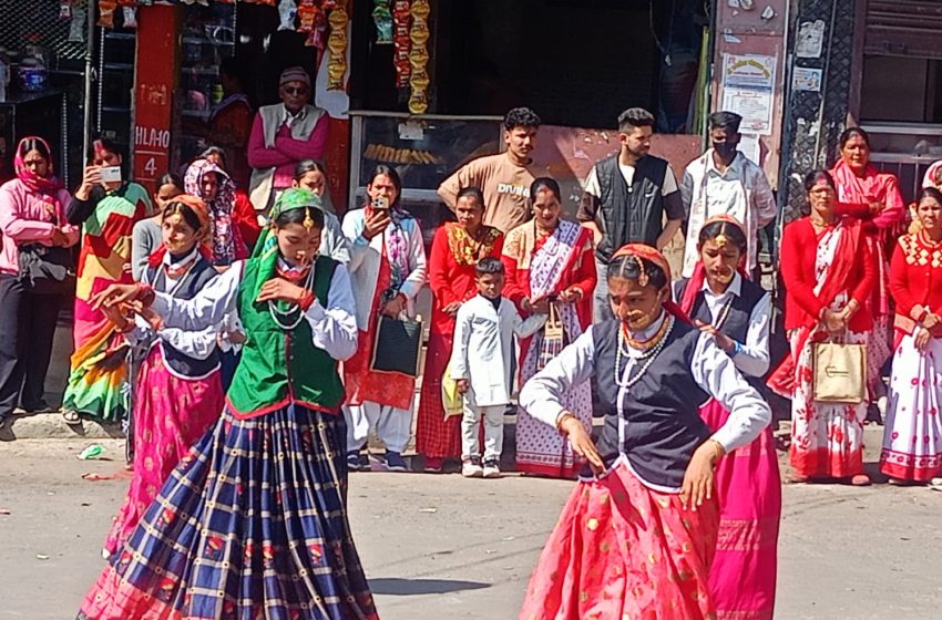  उत्तराखंड ग्रामीण अंचल के गांवों, कस्बों व शहरों में मची है होली गायन की धूम
