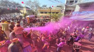  राम बरात में रंगों की बारिश, मुस्लिम समाज ने बरसाए फूल