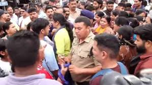  गैस सिलेंडर नहीं मिलने पर आक्रोशित लोगों ने बाईपास पर लगाया जाम