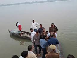  मखदूमपुर गंगा घाट पर अंतिम संस्कार में शामिल होने आए चार किशोर डूबे, मचा हड़कंप  