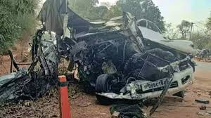  नर्मदापुरम-पिपरिया हाइवे पर देर रात टवेरा और अनाज से भरी ट्रैक्टर-ट्रॉली की टक्कर में पांच लोगों की दर्दनाक मौत