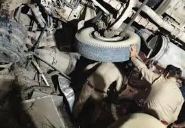  बारातियों से भरी बस से टकराया तेज रफ्तार ट्रक, पांच लोगों की मौत से मचा कोहराम