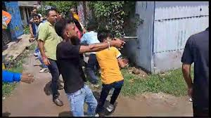  बंगाल में मतदान पर बवाल: कुमारगंज में भाजपा प्रत्याशी पर हमला, भागकर बचाई जान