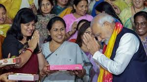  केंद्र सरकार ने ‘महिला आरक्षण कानून’ को समय से पहले जमीन पर उतारने के लिए निर्णायक कदम उठाया