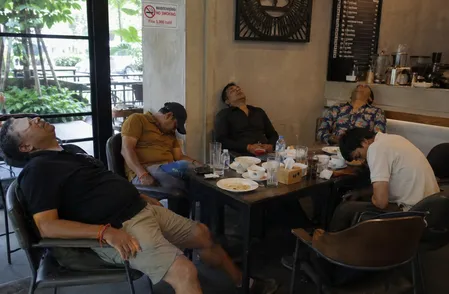  थाईलैंड के फुकेट घूमने गए चार भारतीय कैफे में भोजन के दौरान अचानक बेहोश,एक की मौत