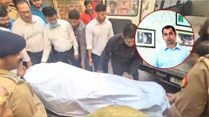  भाई के निधन की सूचना पर अखिलेश यादव पोस्टमार्टम हाउस पहुंचे, जताया गहरा दुख