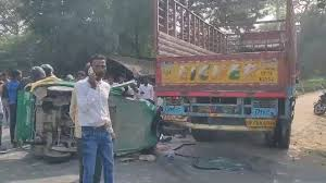  भीषण सड़क हादसे में 10 लोगों की मौत,