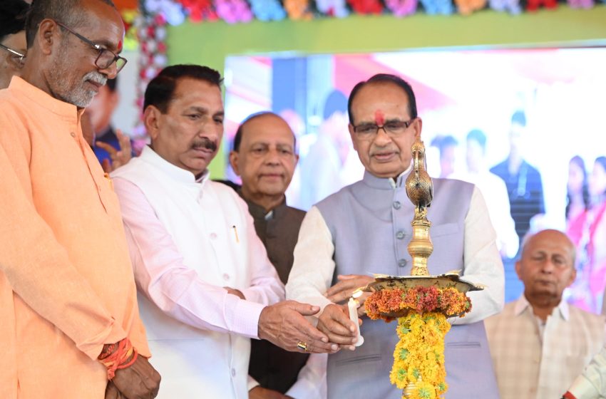  विदिशा में कृषि मंत्री शिवराज सिंह चौहान ने किया मॉडल कृषि विज्ञान केंद्र का भूमिपूजन, किसानों की पाठशाला से वैज्ञानिक खेती को मिलेगा नया आयाम
