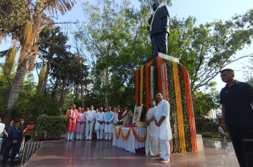  डा. श्यामा प्रसाद मुखर्जी के 73वें बलिदान दिवस पर दिल्ली भाजपा ने दी श्रद्धांजलि, स्मृति स्थल पर किया वृक्षारोपण